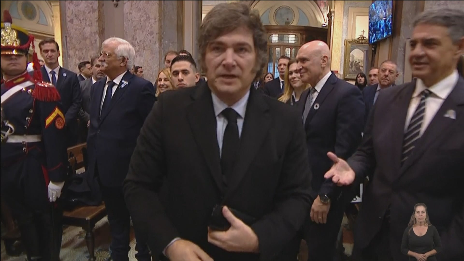 Javier Milei le negó el saludo a Jorge Macri cuando ingresó a la Catedral Metropolitana. (Foto: TN).