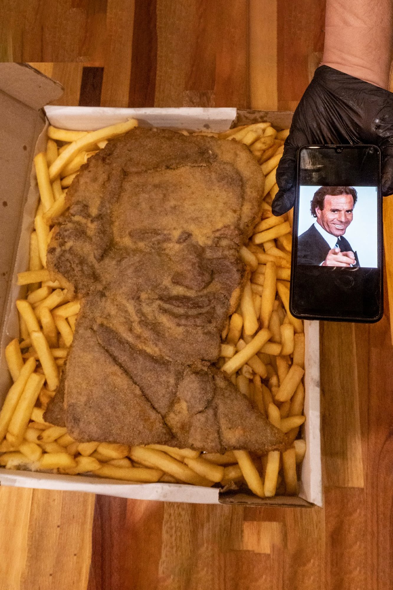 Julio Iglesias en forma de milanesas 