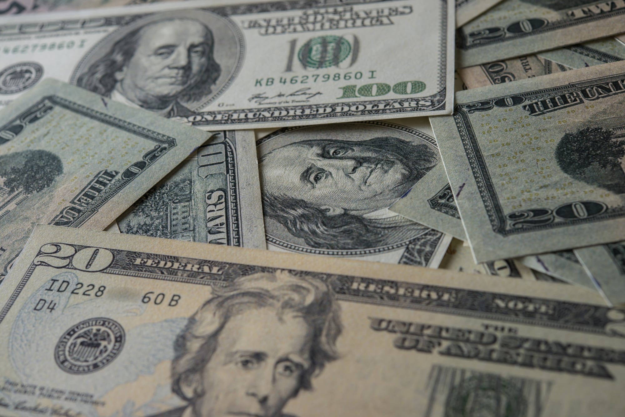 A qué hora cierra el dólar