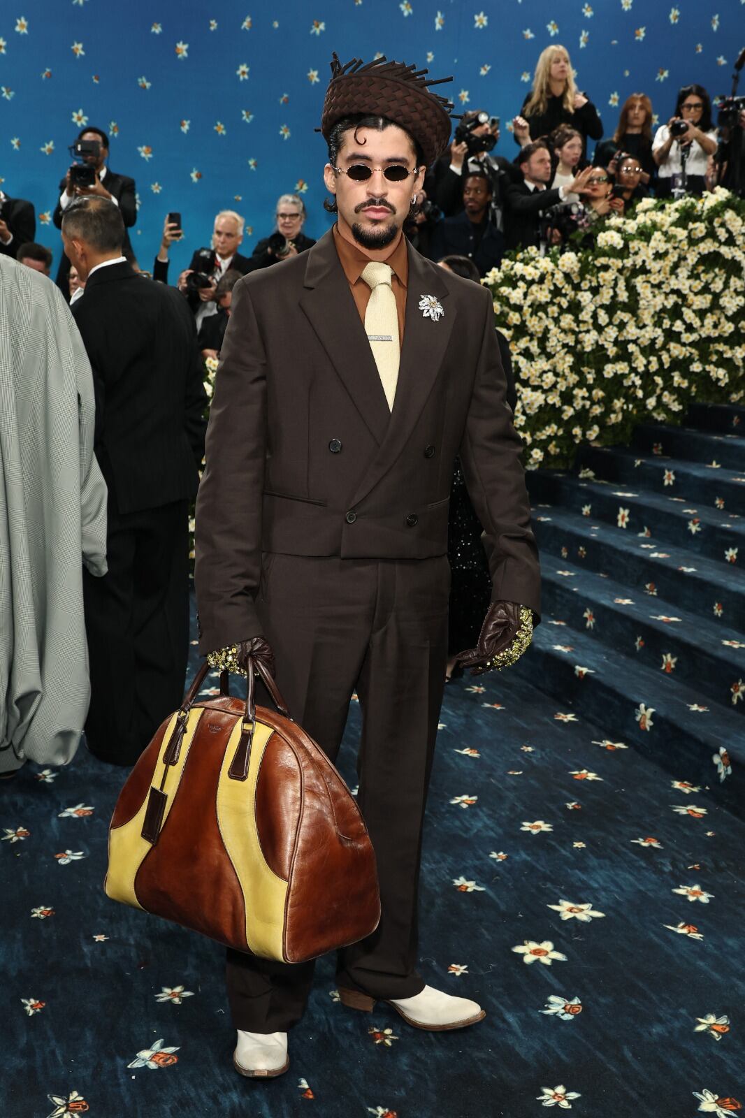 Bad Bunny en la alfombra azul. (Foto: Jamie McCarthy / / Getty Images via AFP).
