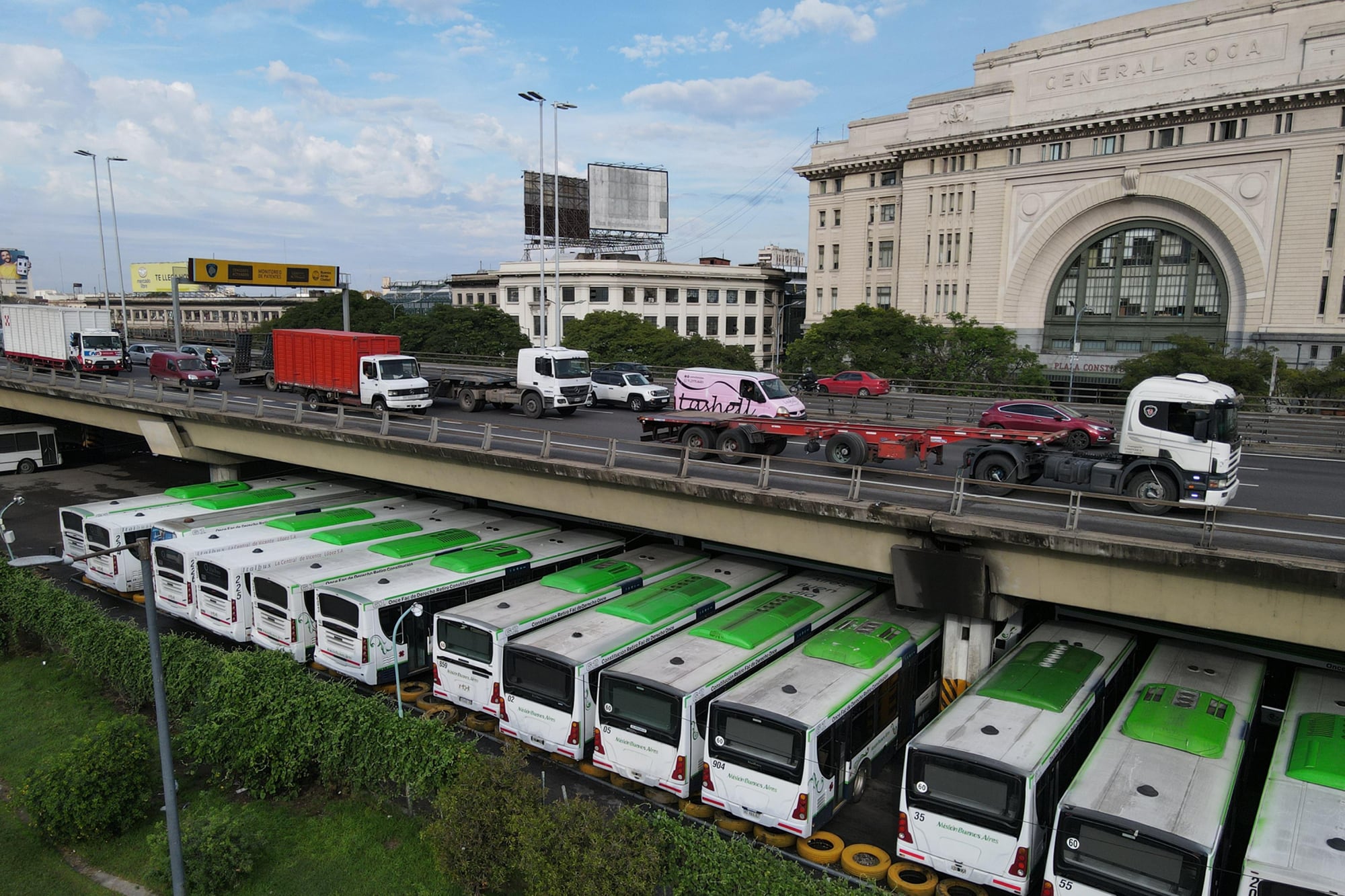 Más de 200 líneas de colectivos están paralizadas por el paro convocado por la UTA para este martes 6 de mayo 