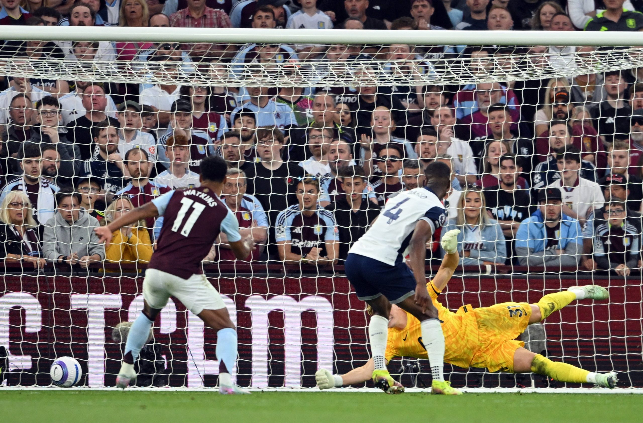 Aston Villa vs Tottenham por la fecha 37 de la Premier League del 2025.