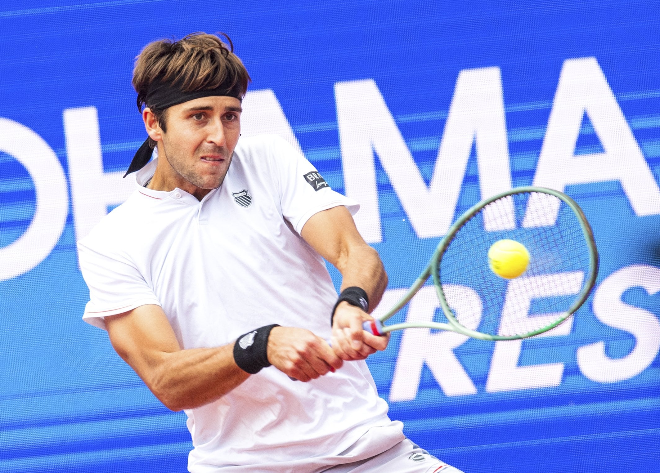Etcheverry debe reponerse rápido del golpe, ya que en unas horas debuta en Roland Garros ante el duro Stefanos Tsitsipas: dar el golpe puede realzar su ánimo.