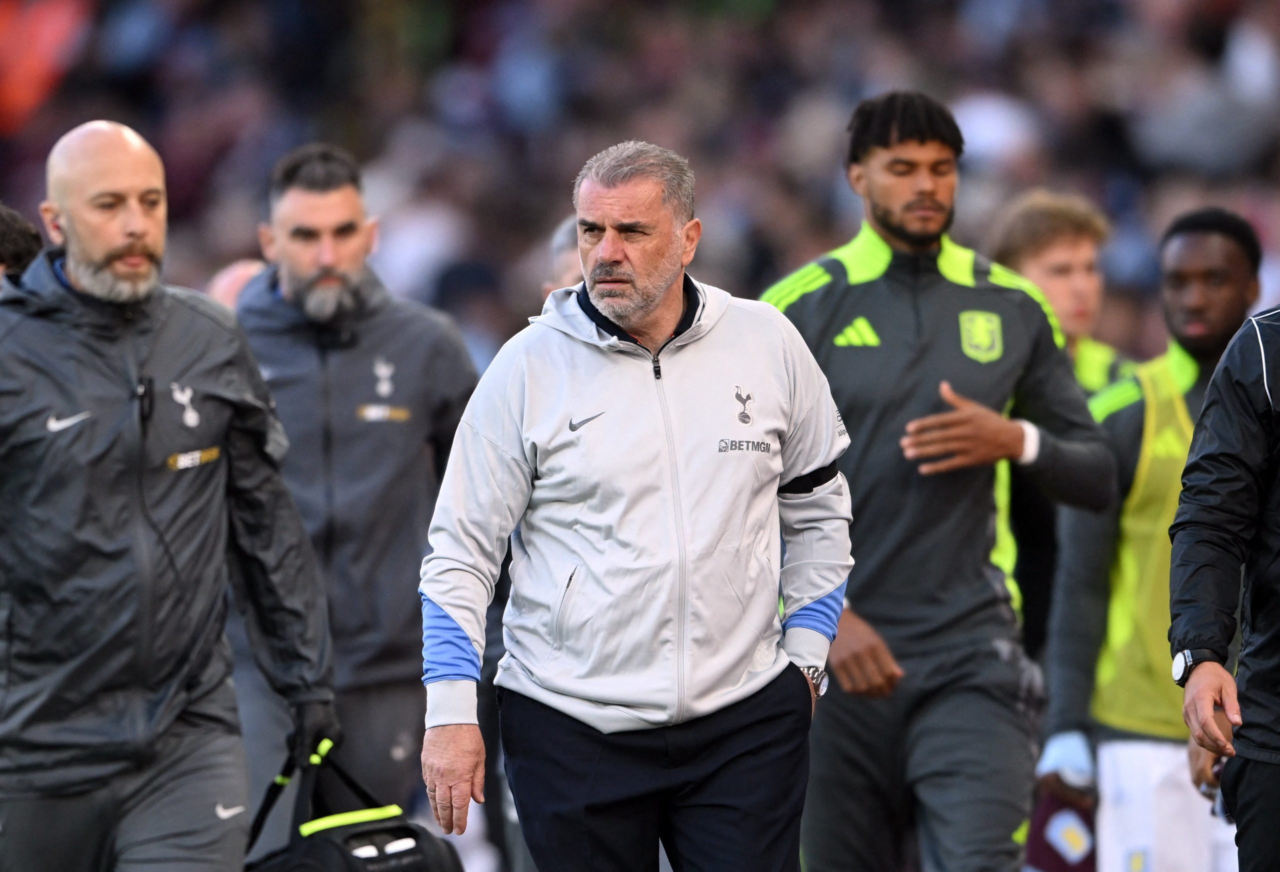 Aston Villa vs Tottenham por la fecha 37 de la Premier League del 2025.