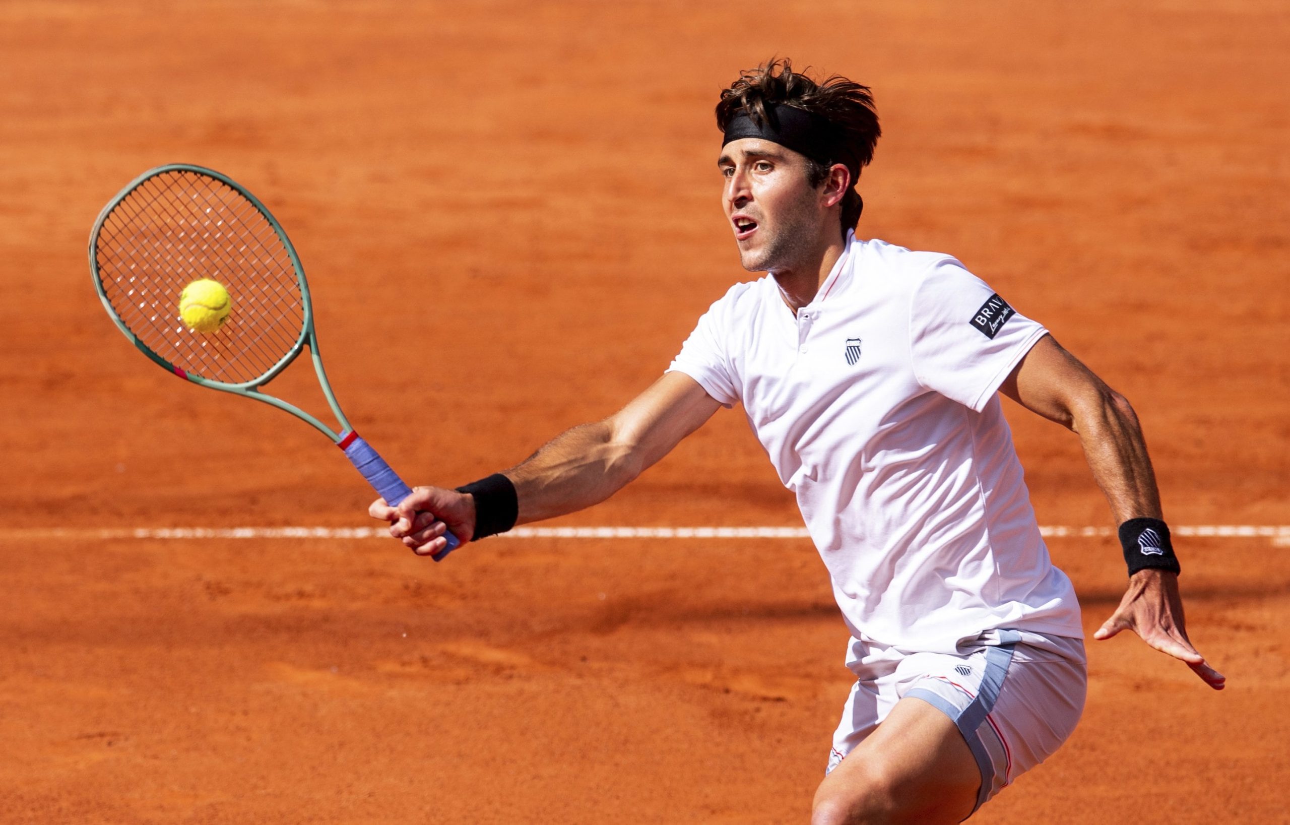 Etcheverry le puso incómodo a Cobelli durante los primeros 12 sets y sacó distancia, pero lo terminó perdiendo.