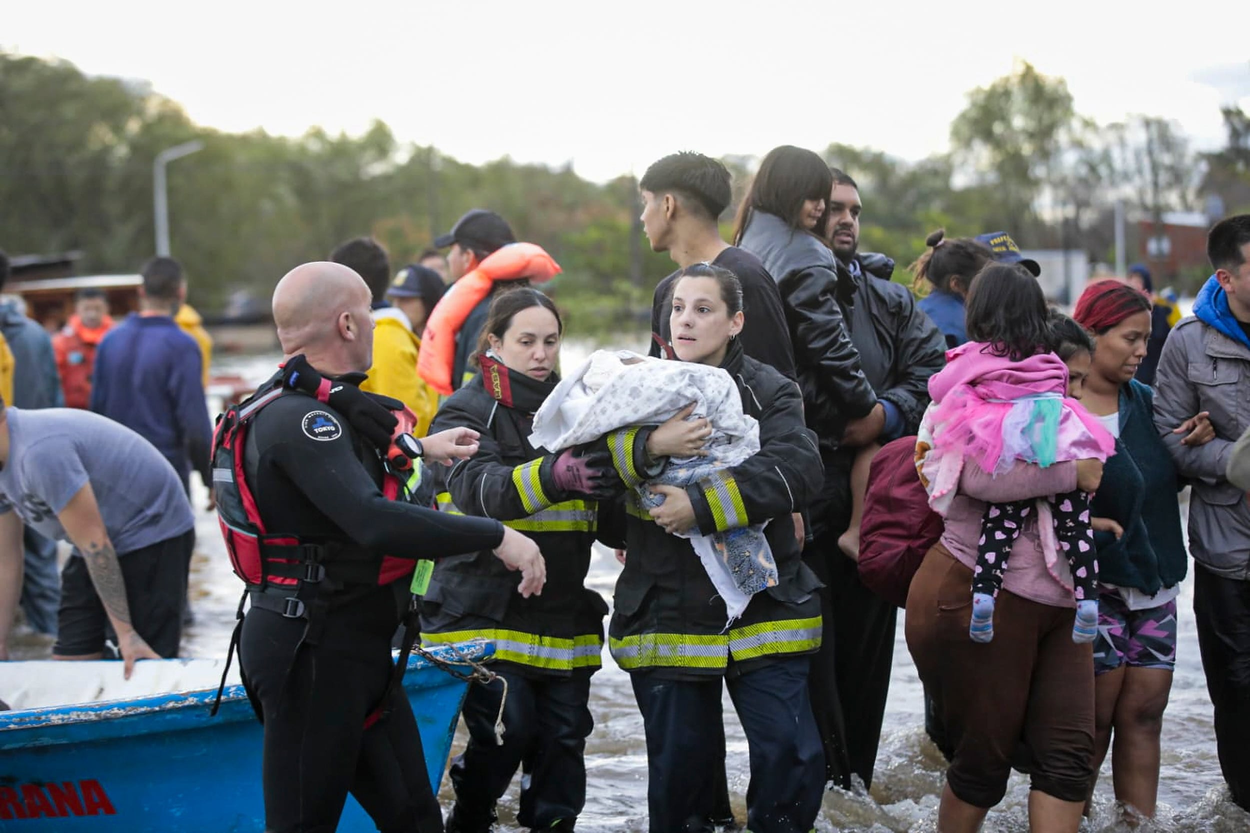 Acceso a Zárate: ruta 6 cortada por inundación.