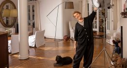 Reconocida en el mundo. Es escenógrafa y vestuarista, vive entre Buenos Aires y París y tiene fascinación por las ranas