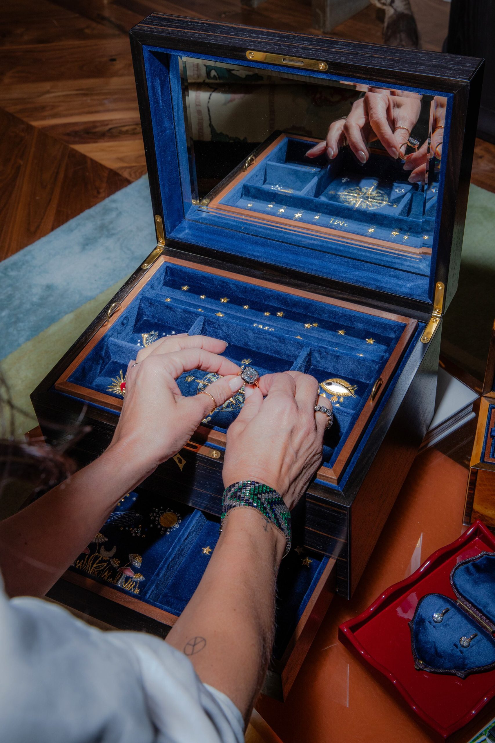 Jessica McCormack transforma antiguas cajas en joyeros (Natalie Keyssar/The New York Times)