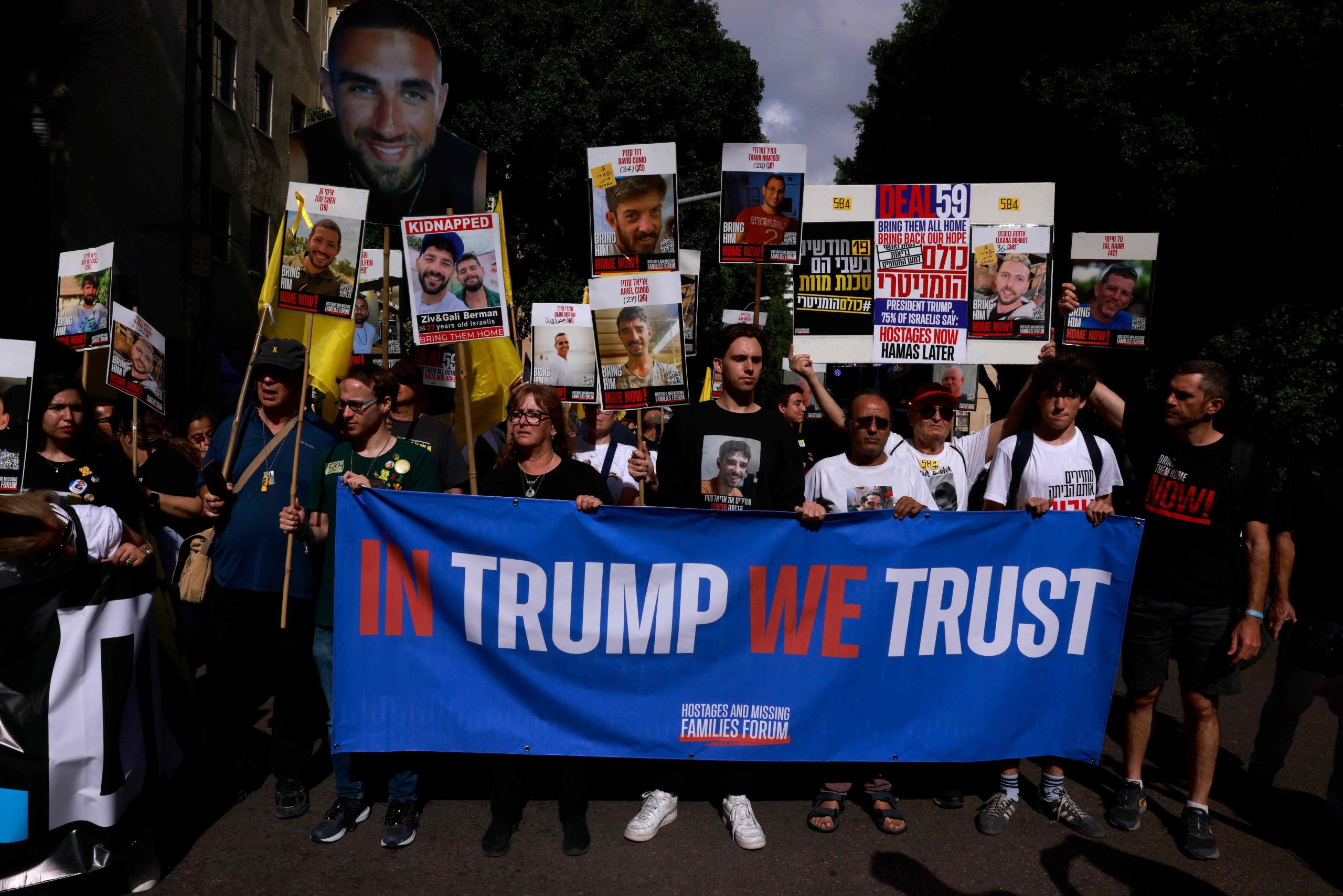 Familiares de los rehenes israelíes en una marcha a favor de la mediación de Trump 