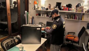 Allanan dos productoras y la casa de una amiga de la jueza que vinculan con un documental del juicio de Maradona