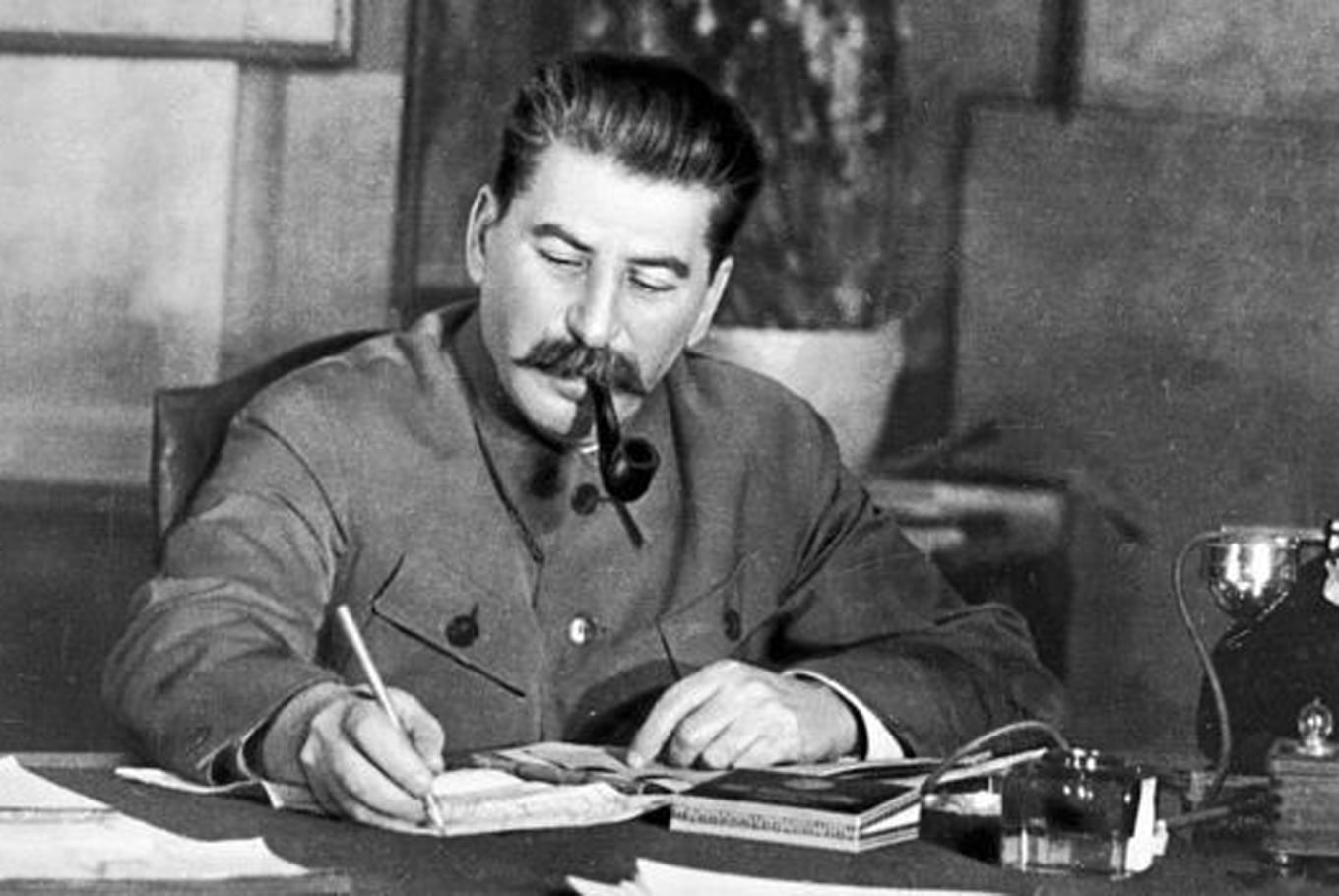 Según los historiadores, Stalin tuvo gran interés por conocer el destino de Hitler pero, una vez que lo supo, guardó el secreto.