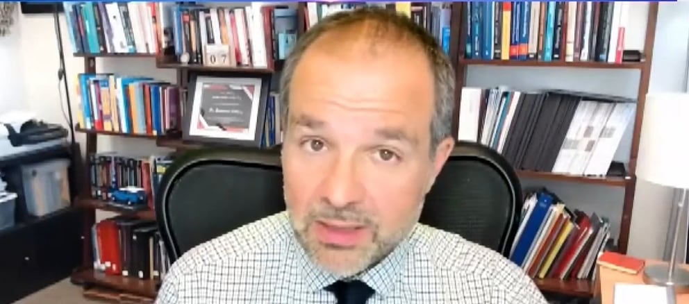 El politólogo Jorge Cortina aseguró que el plan “apunta a achicar la estructura estatal, reducir personal y convertir al gobierno de Texas en una maquinaria más ágil, pensada para acompañar al sector privado y limitar el aparato burocrático”