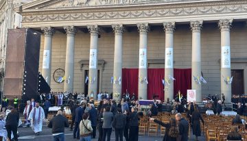 Construirán un memorial en honor al papa Francisco en la catedral de Buenos Aires