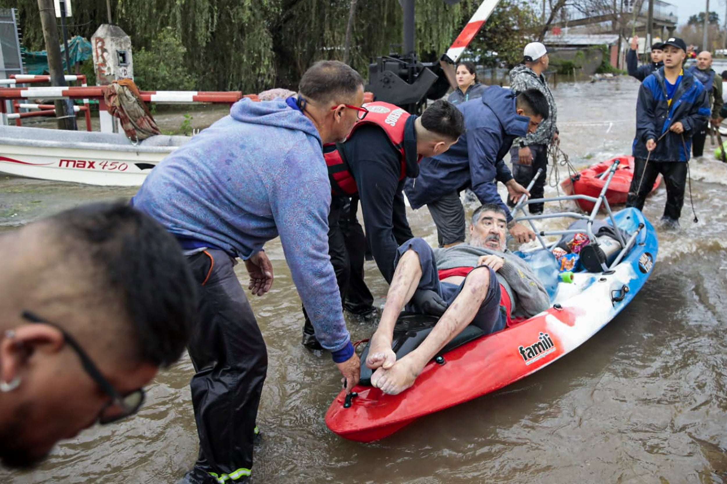 Acceso a Zárate: ruta 6 cortada por inundación.