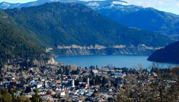 La ciudad patagónica que suma proyectos y abandona a las cabañas de madera