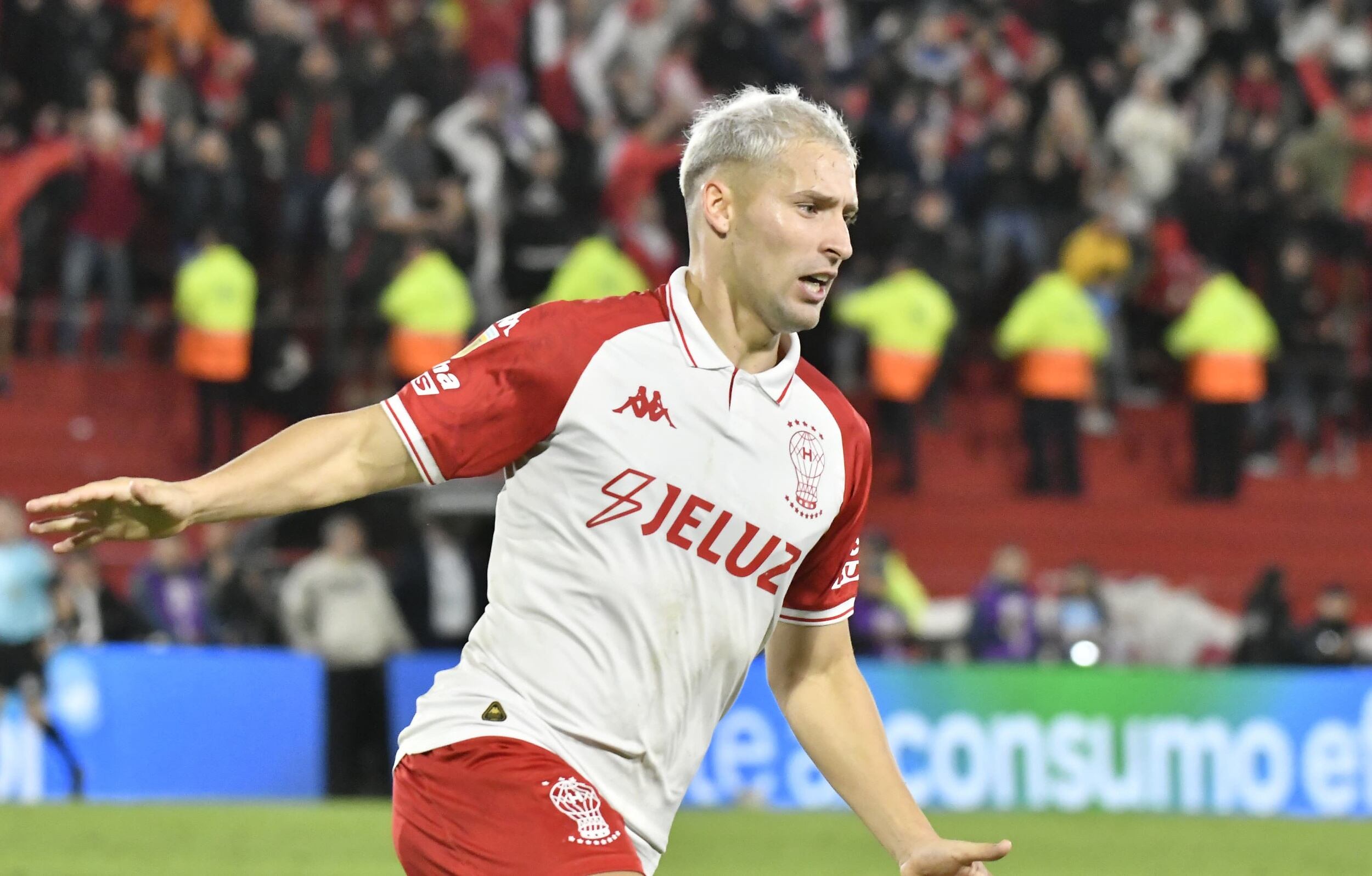 Matko Miljevic, autor del 3 a 1 parcial de Huracán sobre Riestra
