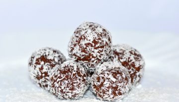 Sin harina ni azúcar: la receta para unas trufas de chocolate y coco bajas en calorías, ideales para el mate