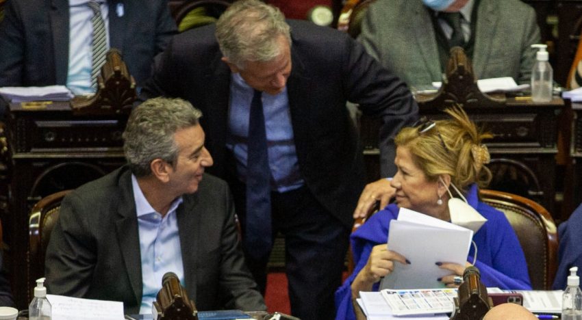 El acuerdo electoral con LLA se dilata y Mauricio Macri explora opciones para que el PRO no pierda peso en PBA