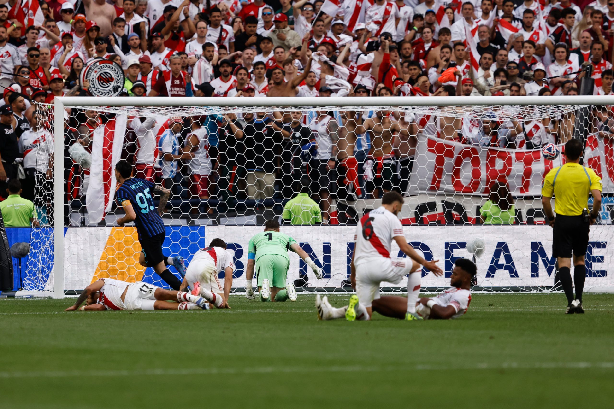 El gol de Bastoni para terminar de definir el partido en favor de Inter: River no pudo pasar la etapa de grupos en el Mundial