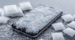 El arroz no va más: el método más efectivo para secar tu celular si se te cae al agua en casa