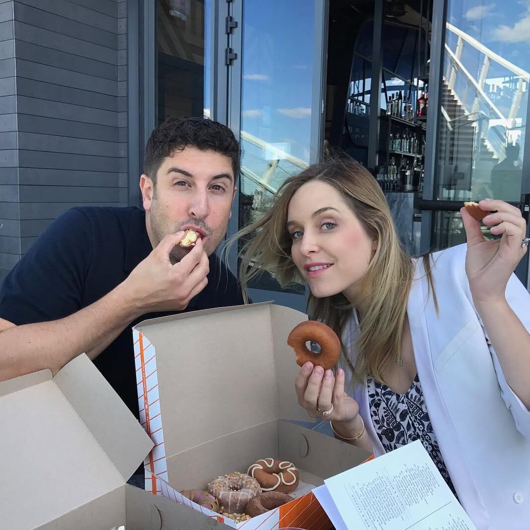 La esposa de Jason Biggs fue una gran ayuda para la estrella de Hollywood