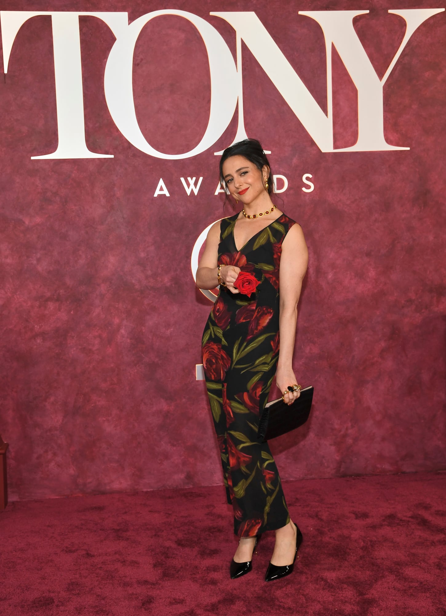 Danya Taymor fue una de las más sencillas de la noche. La directora de John Proctor Is the Villain lució un diseño con estampa floral que combinó con stilettos y clutch negro. 