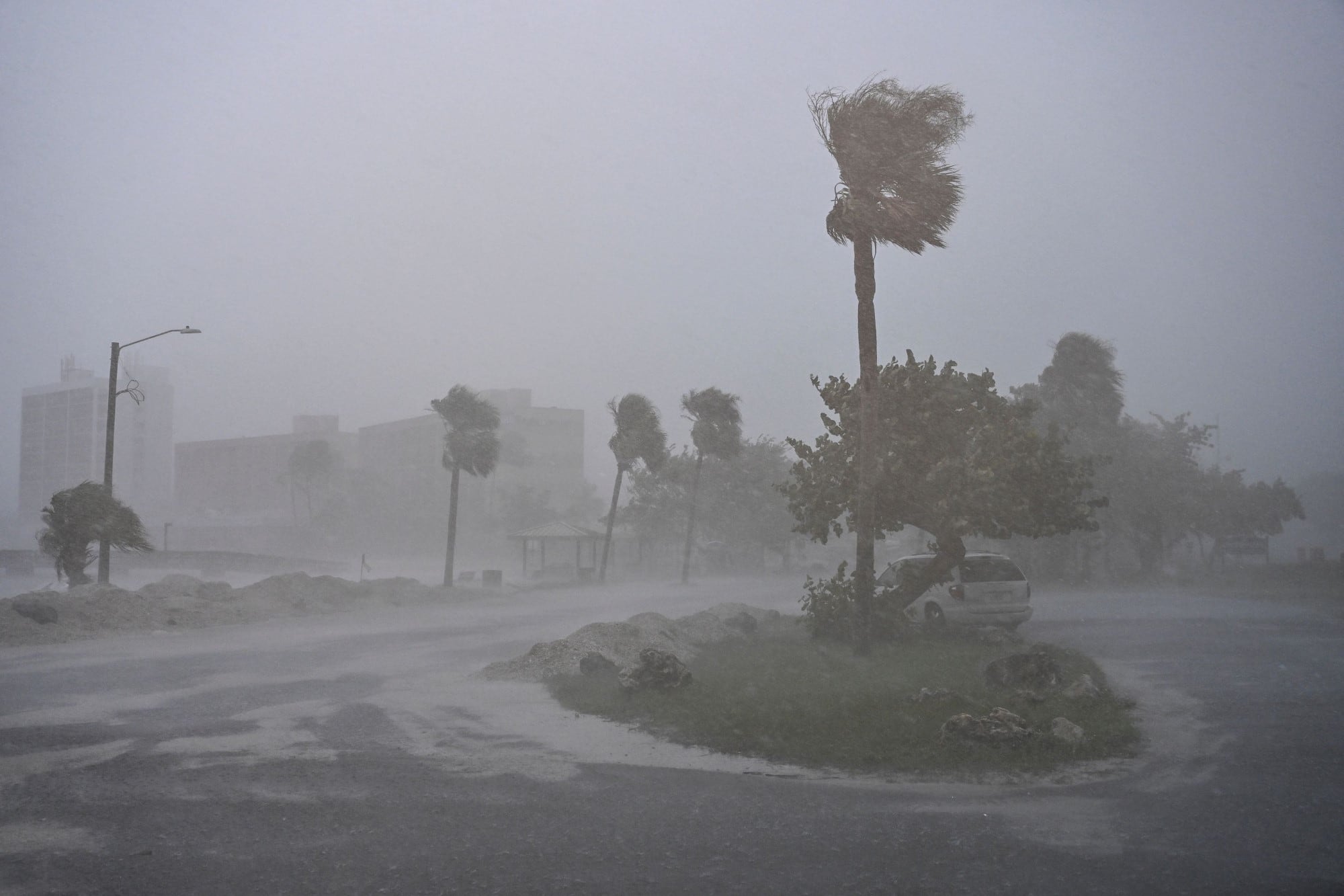 Contraste meteorológico: mientras el Invest 90L muestra actividad convectiva, el Golfo de México permanece estable bajo una cresta de alta presión