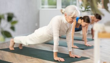 Cuál es la mejor actividad física para adultos mayores con dolor articular, según expertos