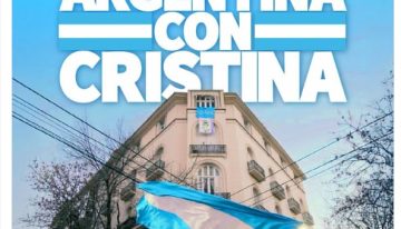 El kirchnerismo convocó a un banderazo frente a la casa de CFK para denunciar que está proscripta