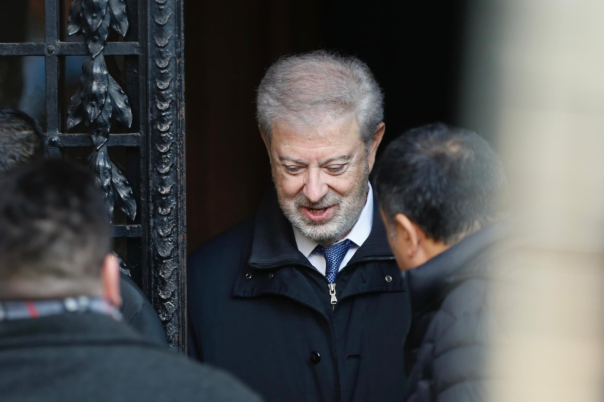 Carlos Beraldi, el abogado de la expresidenta, al salir de su casa 