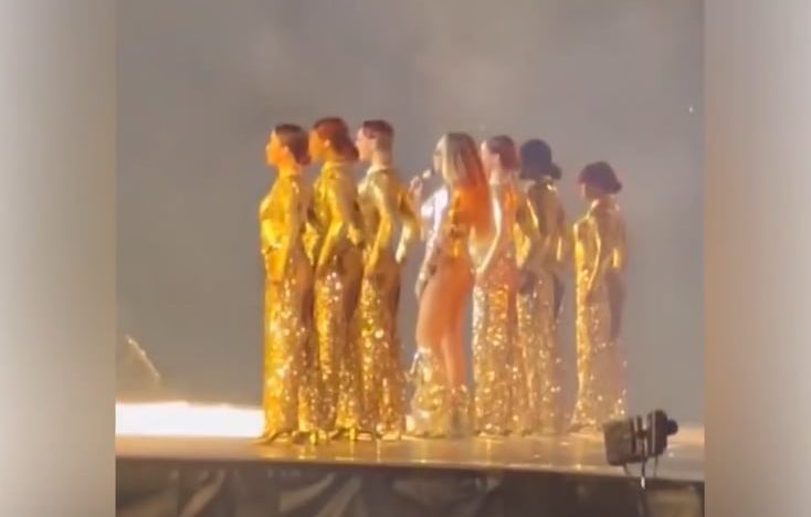 Beyoncé sufrió un percance con su vestuario en pleno show y sorprendió al público con su reacción