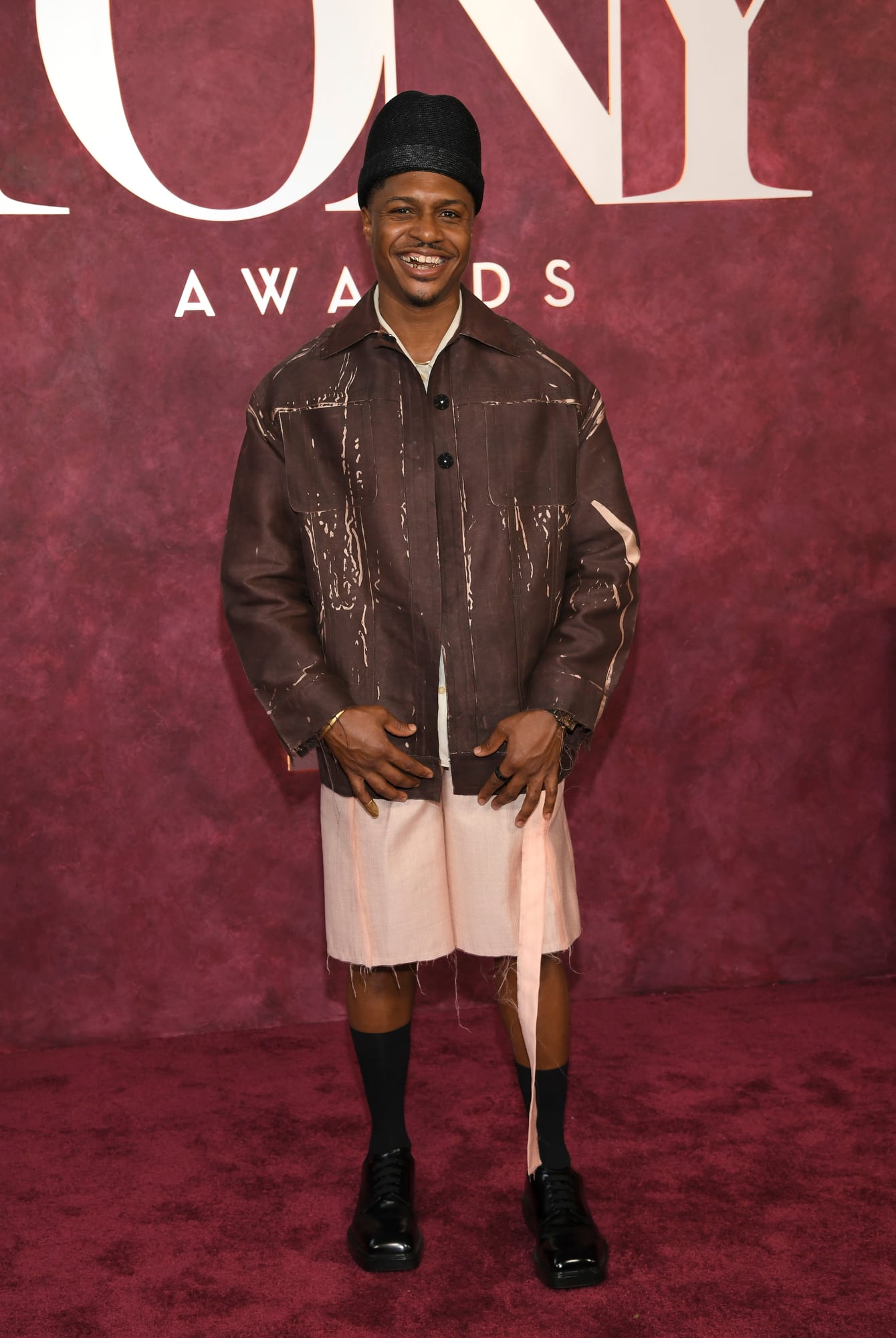 Ephraim Sykes dio que hablar con sus bermudas y chaqueta gastada 