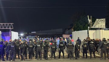 San Lorenzo: hinchas se manifestaron en la sede de la avenida La Plata contra el presidente Moretti