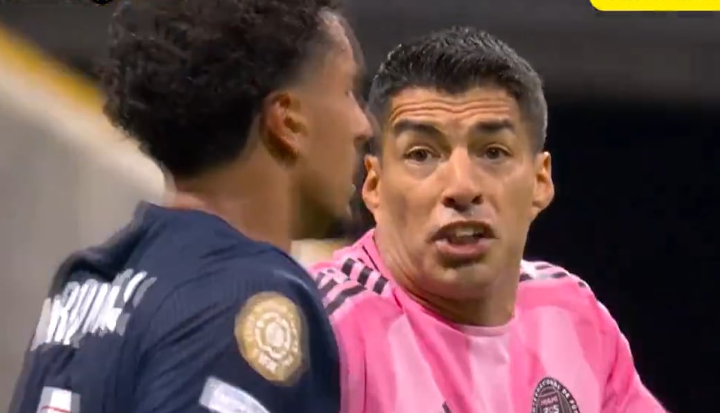 El enojo de Luis Suárez por el mal desempeño de su equipo (Foto: DAZN)