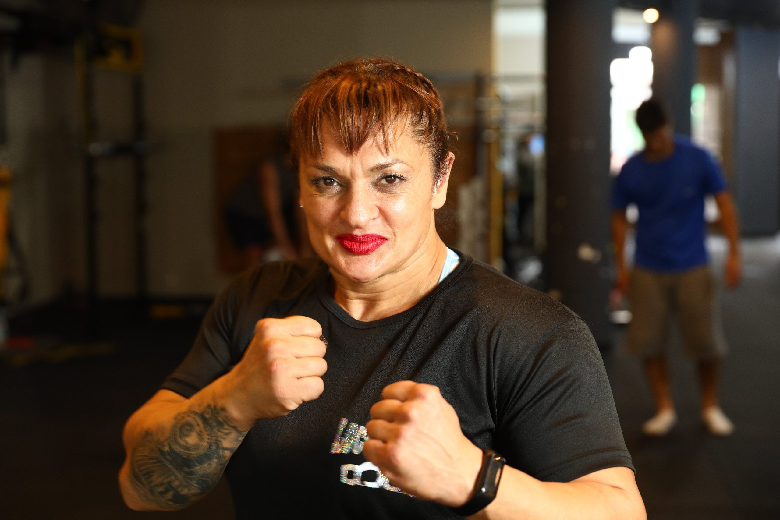 La boxeadora Locomotora Oliveras en su gimnasio. 
