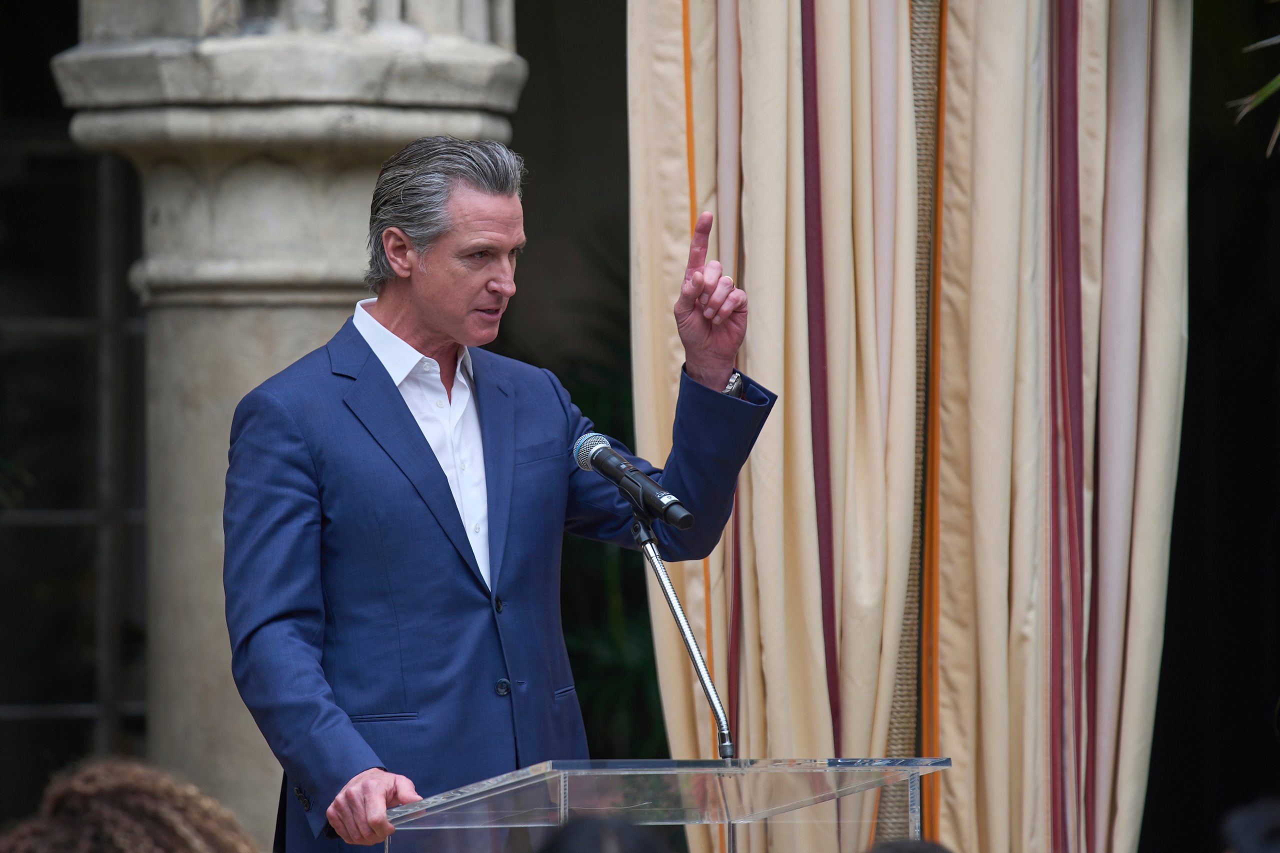 Gavin Newsom detalla el presupuesto de California para 2025