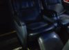 Un chofer de micros explicó cómo usar correctamente el “asiento cama” para dormir en el viaje