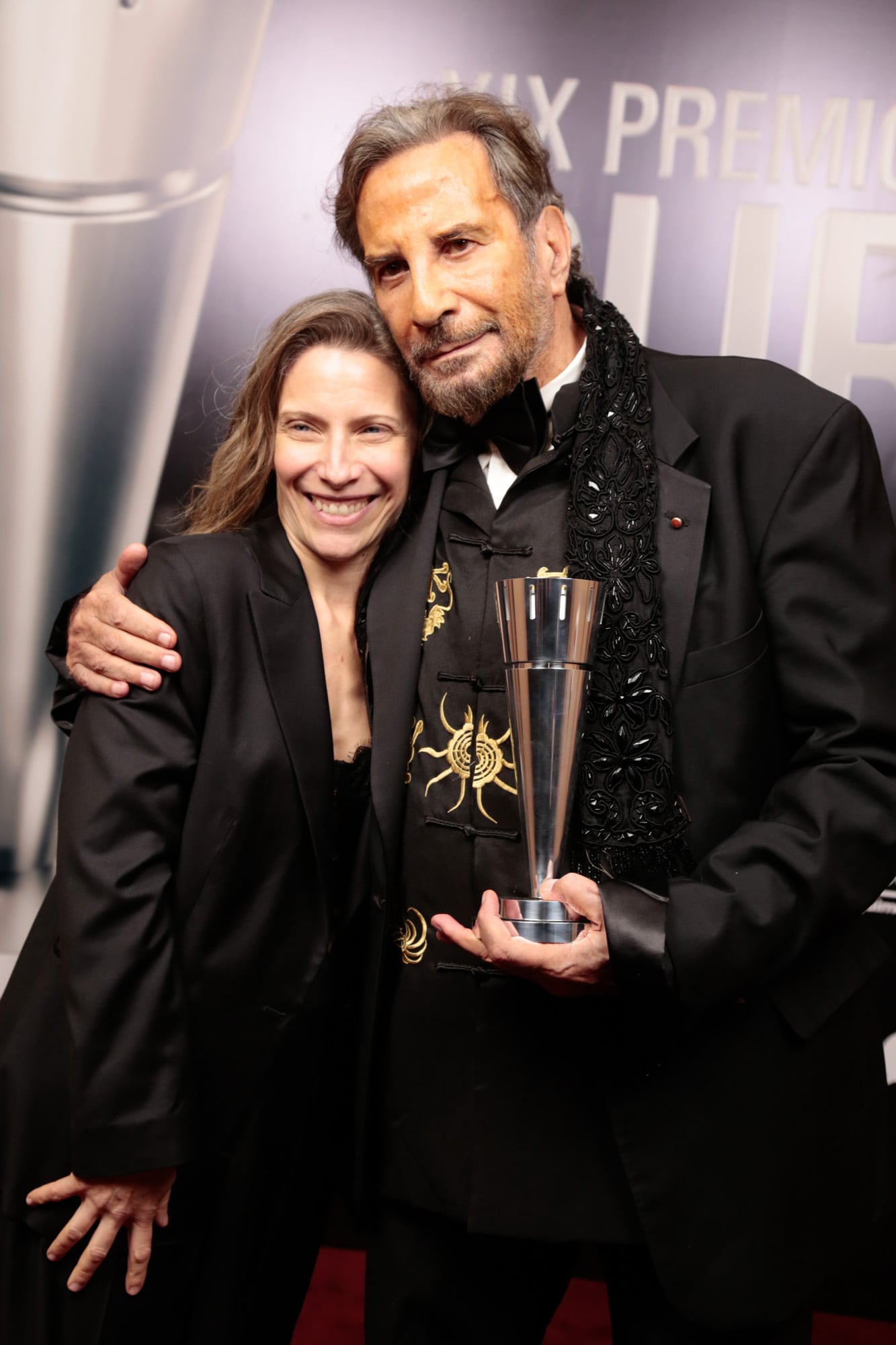 Elena Roger y Eugenio Zanetti. La cantante y actriz fue quien le entregó el Premio Sur honorífico. 