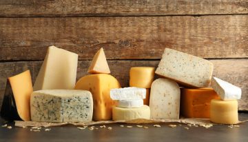 Cuidado si comés queso antes de ir a dormir: podrías tener pesadillas, según un estudio