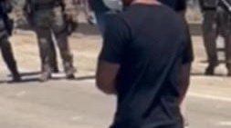 El FBI ofrece US$50.000 por la captura de este hombre que habría disparado contra el ICE en California