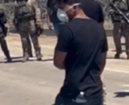 El FBI ofrece US$50.000 por la captura de este hombre que habría disparado contra el ICE en California
