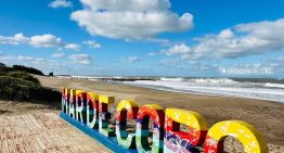 No es Cariló ni Pinamar: la playa de la Costa Atlántica con una laguna escondida, ideal para estas vacaciones