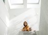En busca de espacio para crecer, una arquitecta reformó esta casa de curvas racionalistas para vivir en familia.
