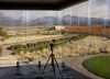 El hotel de diseño futurista que propone una exquisita estadía entre viñedos y montañas