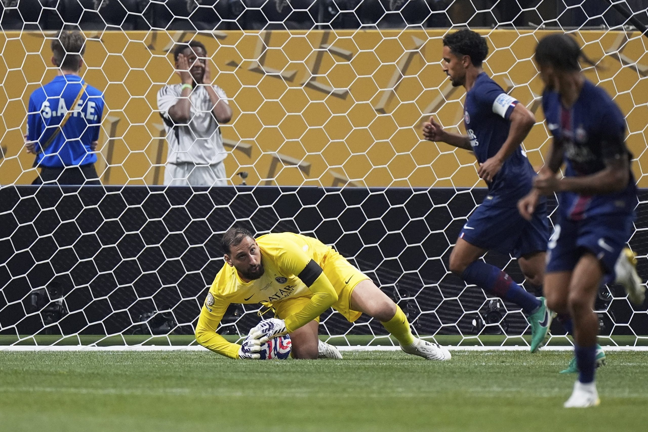 Gianluigi Donnarumma, en acción durante el partido entre Paris Saint-Germain y Bayern Munich en Atlanta, por los cuartos de final
