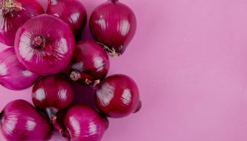 Si tenés cáscaras de cebolla, no las tires: la receta para aprovecharlas en la cocina y ahorrar en el mercado