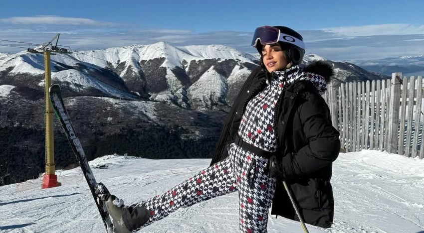 Zaira Nara abrió la temporada de esquí: mono estampado en pied de poule y capucha de piel