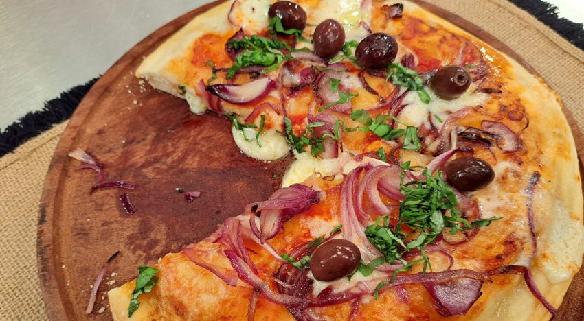 Adiós al horno: cómo hacer pizza a la sartén en 4 pasos