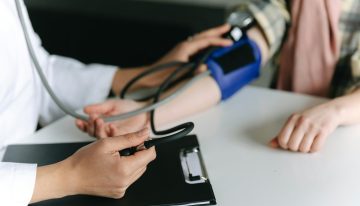 Un urólogo comparte siete consejos para cuidar los riñones y prevenir enfermedades: hábitos simples pero poderosos