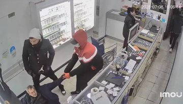 Violento robo en Quilmes: simularon ser personas con discapacidad y desvalijaron una joyería